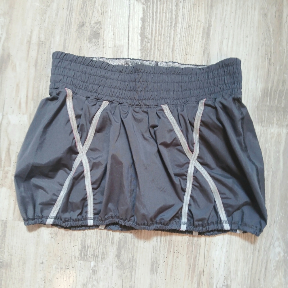 Lululemon Light Up Skirt | NWOT | Size 4 | Coal Heathered | Padded Cycling Skirt